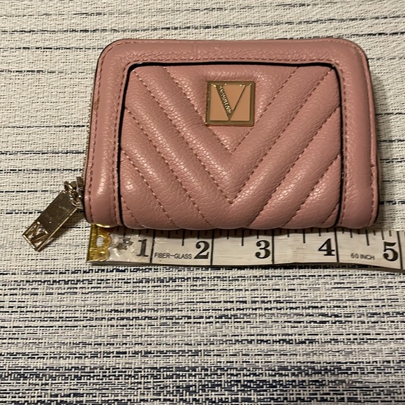 VICTORIA'S SECRET Small Wallet with Zip, Blush Pink, quilted V pattern - Picture 7 of 8